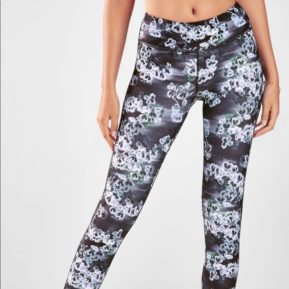 Fabletics Mid-Rise Printed Pureluxe Legging Size Medium? NO SIZE TAG